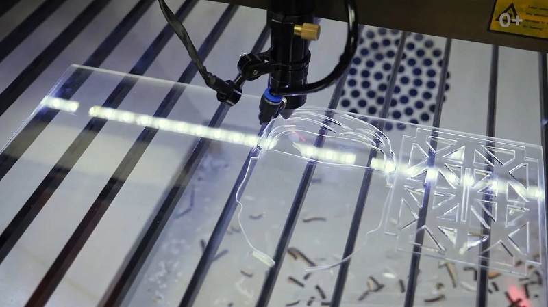 کاربرد CNC لیزر در طراحی بر روی شیشه